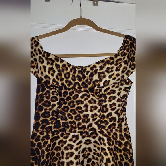 NWT Leopard Print Blouse Off Shoulder S exy Top Size S - Picture 3 of 7